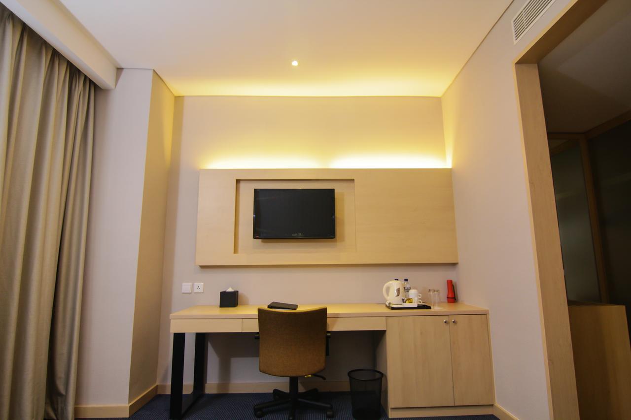Gtv Hotel Cikarang Eksteriør billede